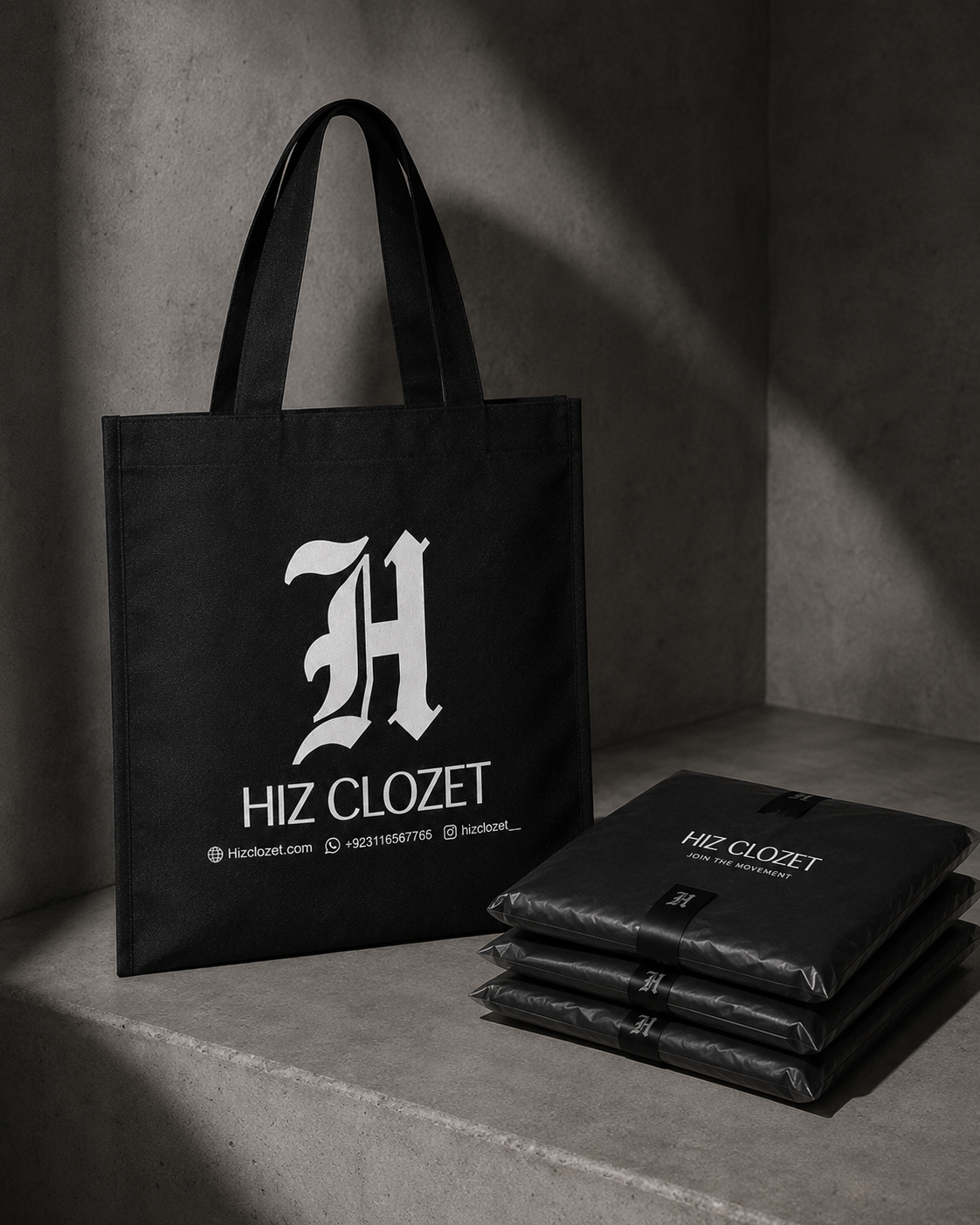HIZ CLOZET Signature Tote Bag